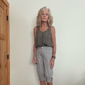 Fun Capri Cargo Pants in Gray